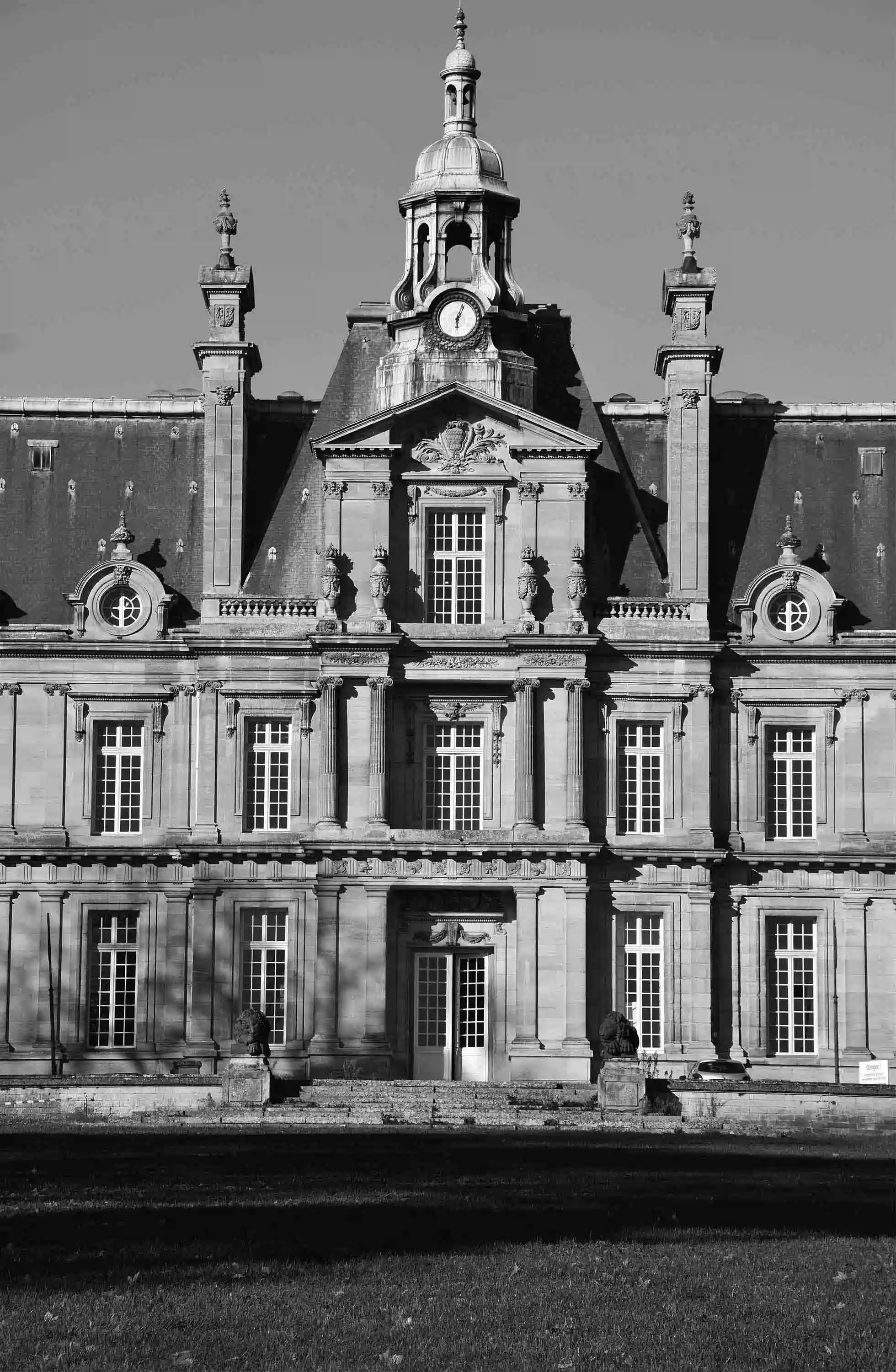 château de franconville n&b