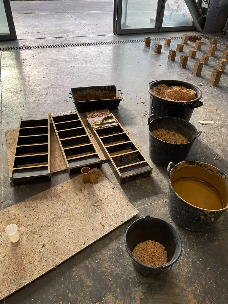 atelier fabrication brique de terre crue